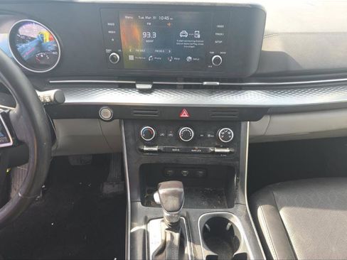 Used 2024 Kia Carnival LX FWD image 5