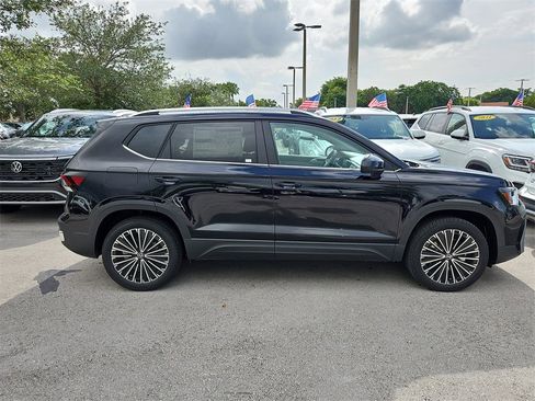 New 2025 Volkswagen Taos SE image 2