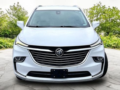 Used 2023 Buick Enclave Essence image 3