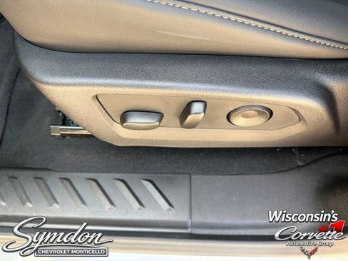 Used 2025 Chevrolet Colorado LT w/ LT Convenience Package AWD/4WD image 16
