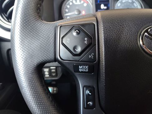 Used 2021 Toyota Tacoma TRD Off-Road image 9