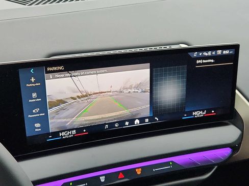 Used 2025 BMW X3 xDrive30i w/ Convenience Package image 17