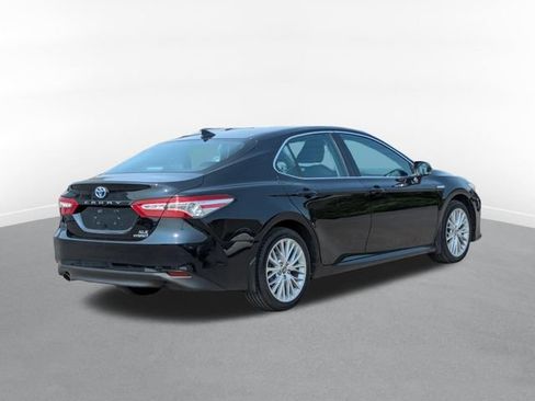 Used 2020 Toyota Camry XLE FWD image 3