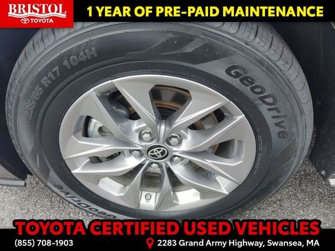 Used 2024 Toyota Sienna XLE FWD image 12