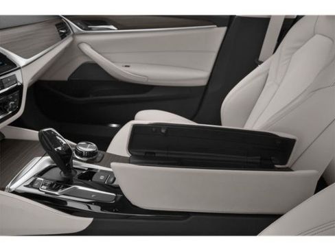 Used 2019 BMW 530i w/ Convenience Package RWD image 18