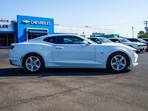 Used 2023 Chevrolet Camaro LT RWD image 8
