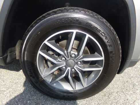 Used 2019 Jeep Grand Cherokee Limited image 18