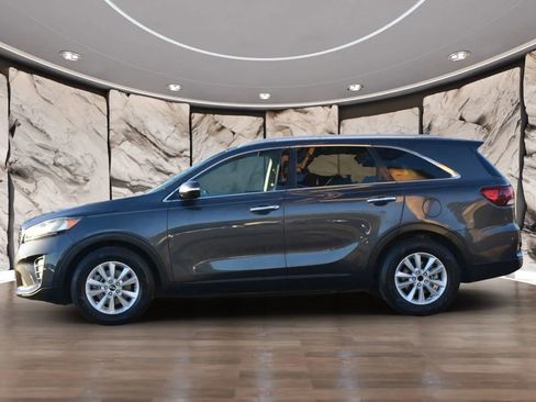 Used 2019 Kia Sorento FWD V6 w/ LX V6 Convenience Package image 4