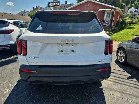 Used 2023 Kia Sorento LX AWD/4WD image 6