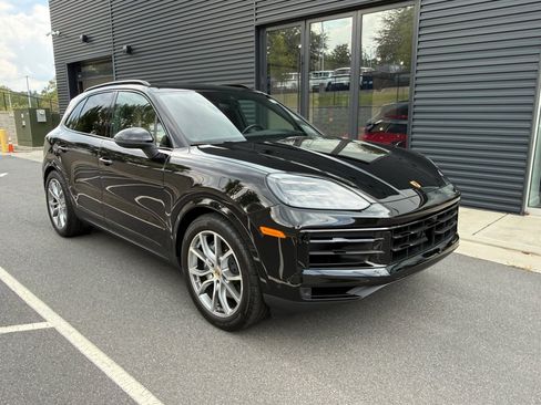 Certified 2024 Porsche Cayenne AWD/4WD image 9