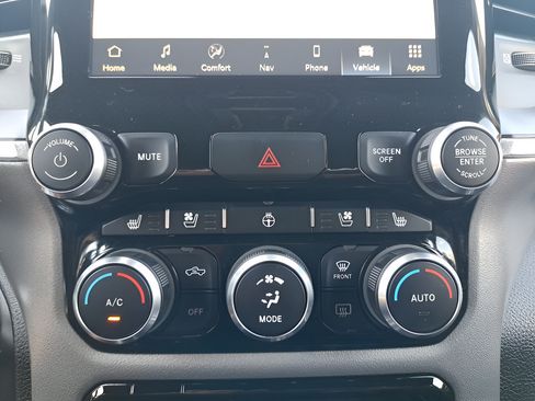 Used 2023 RAM 1500 Laramie AWD/4WD image 21