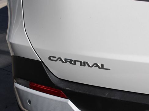 Certified 2025 Kia Carnival image 11