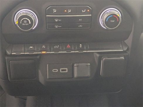 Certified 2023 Chevrolet Silverado 1500 Custom image 21