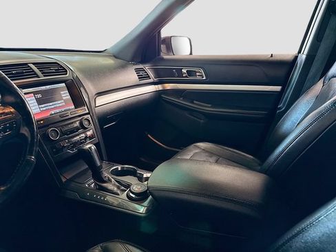 Used 2016 Ford Explorer XLT w/ Equipment Group 202A AWD/4WD image 20