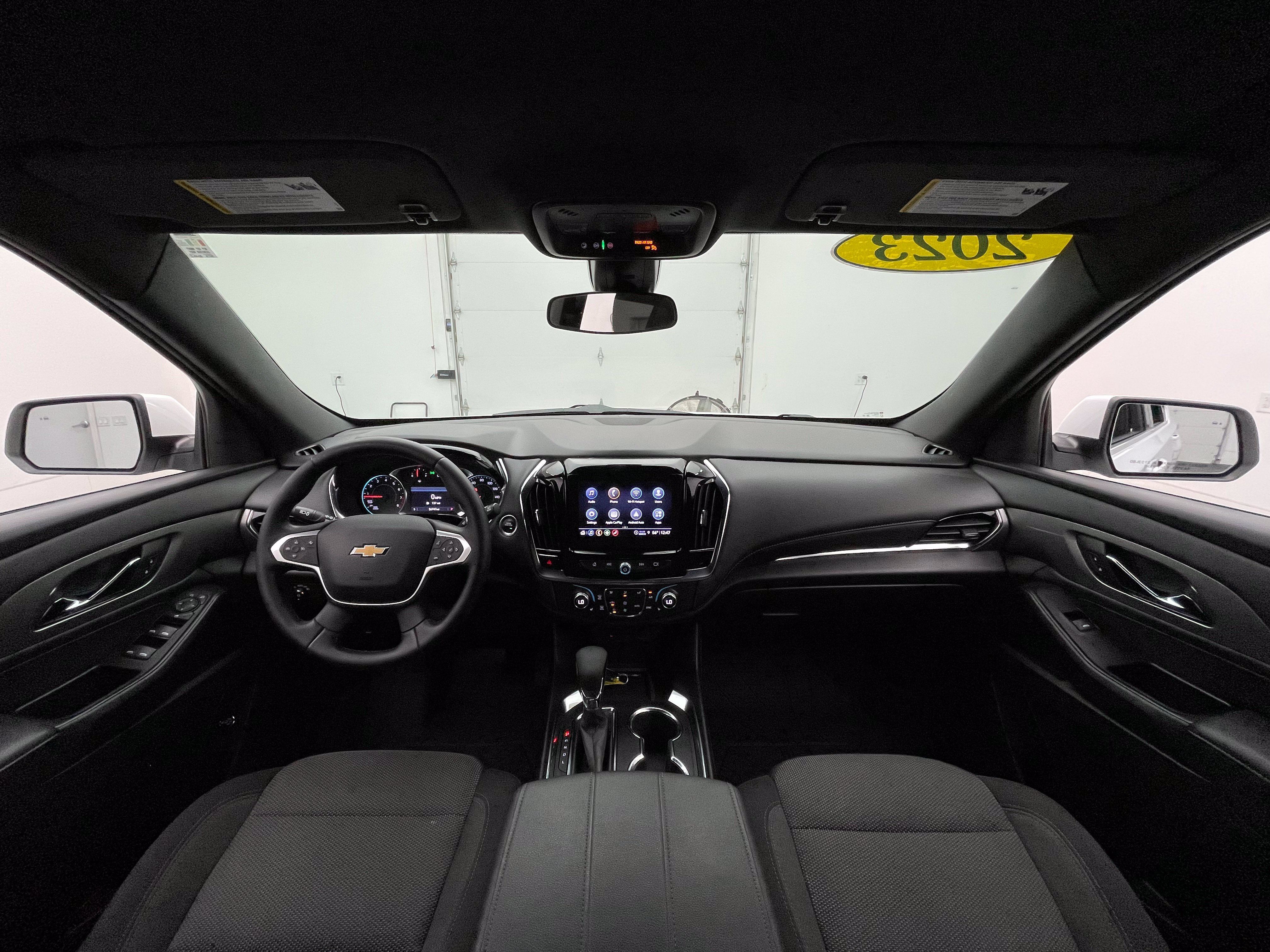 Used 2023 Chevrolet Traverse LT FWD image 3