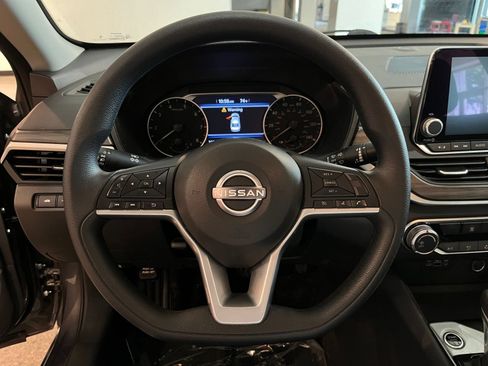 Used 2025 Nissan Altima 2.5 SV FWD image 27