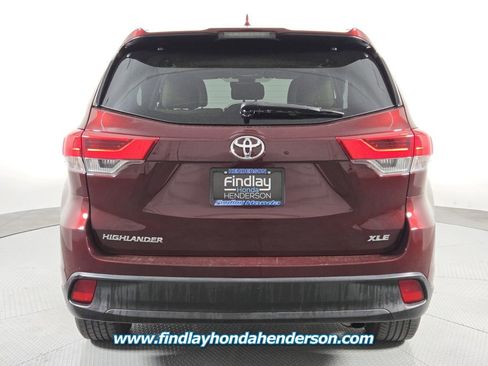 Used 2017 Toyota Highlander XLE image 5