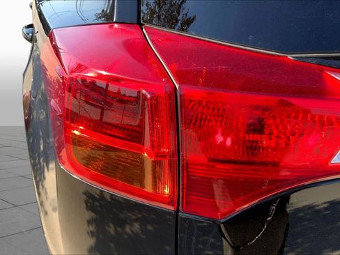 Used 2015 Toyota RAV4 LE FWD image 28
