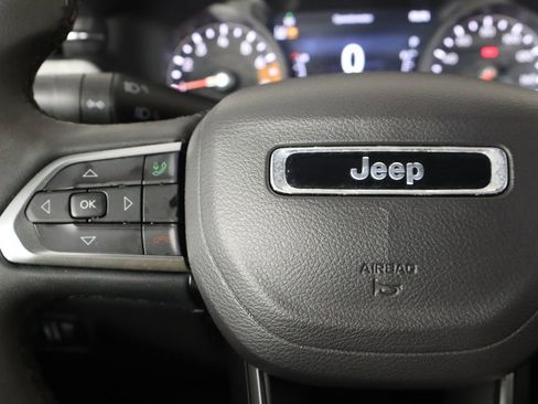 Used 2024 Jeep Compass Latitude image 8