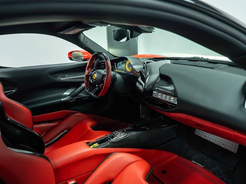 Used 2021 Ferrari SF90 Stradale image 2