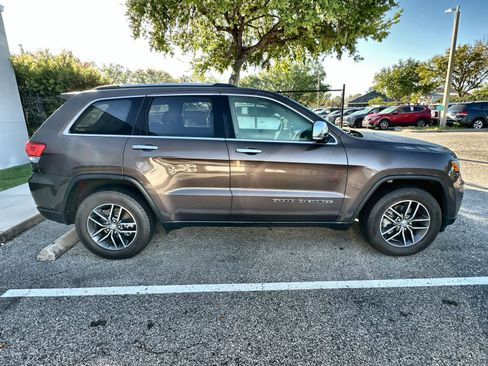 Used 2018 Jeep Grand Cherokee Limited w/ Trailer Tow Group IV image 10