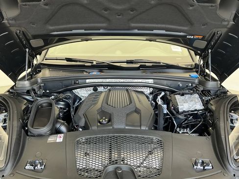 Used 2026 Porsche Macan AWD/4WD image 17