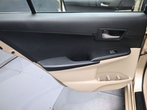 Used 2012 Toyota Camry LE image 27