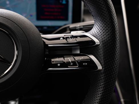 Used 2025 Mercedes-Benz GLC 300 4MATIC image 29