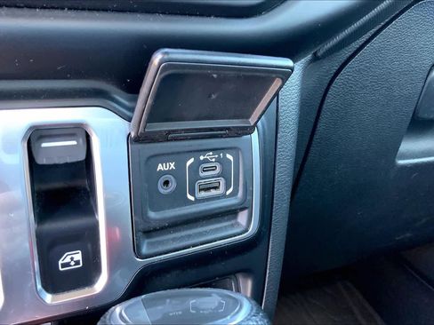 Used 2022 Jeep Wrangler Rubicon w/ LED Lighting Group image 33