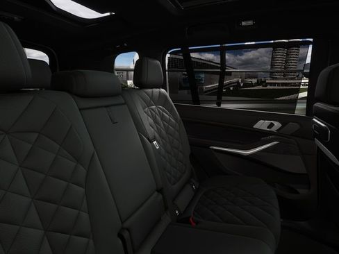 Used 2026 BMW X7 xDrive40i w/ M Sport Package image 41