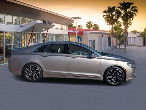Used 2020 Lincoln MKZ Reserve w/ Luxury Package FWD image 2