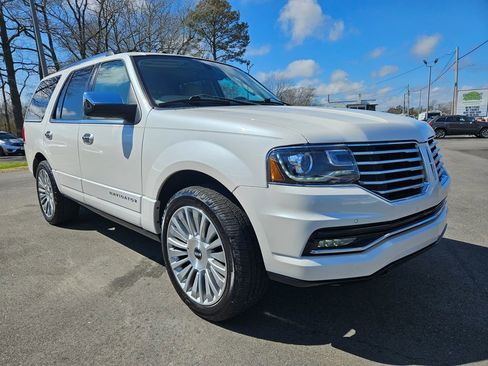 Used 2017 Lincoln Navigator Reserve image 3