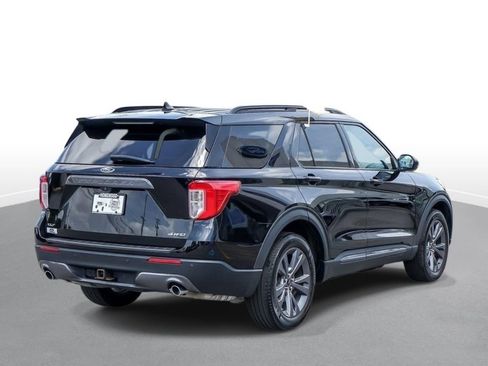 Used 2022 Ford Explorer XLT w/ Equipment Group 202A AWD/4WD image 8