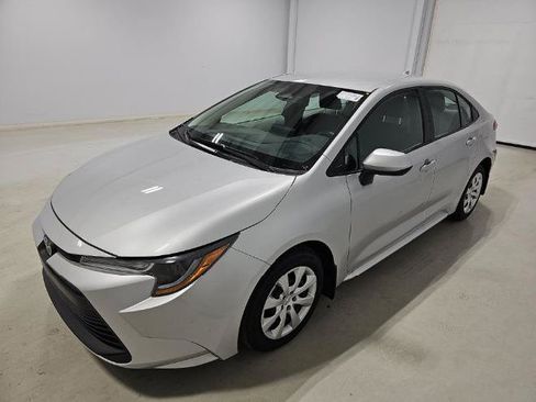 Used 2024 Toyota Corolla LE FWD image 3