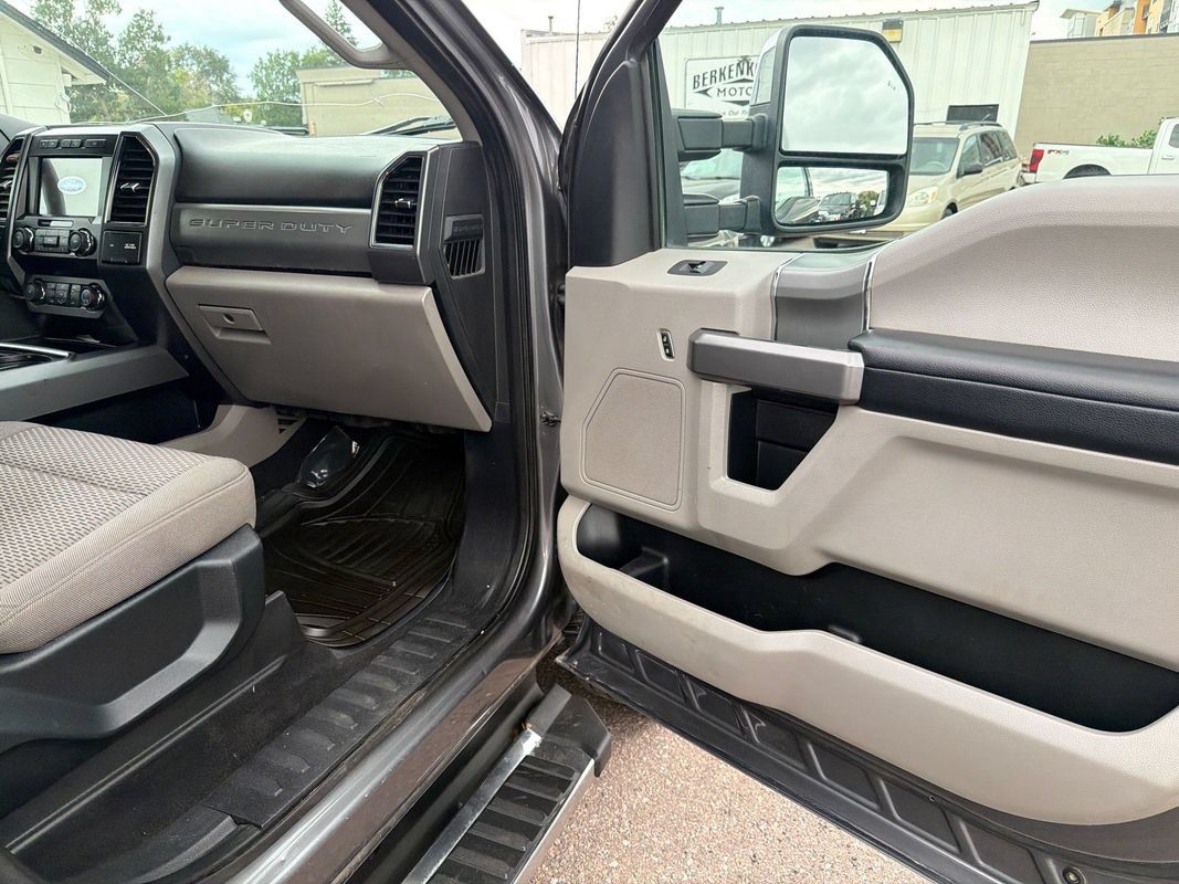 Used 2021 Ford F350 XLT w/ XLT Premium Package AWD/4WD image 16