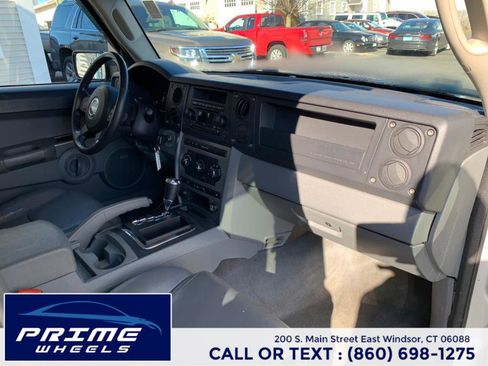 Used 2007 Jeep Commander Sport image 10