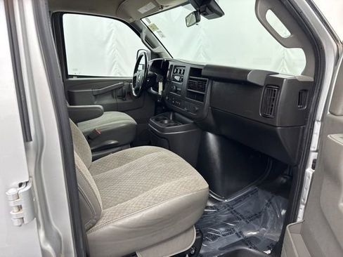 Used 2020 Chevrolet Express 2500 LT w/ LT Preferred Equipment Group RWD image 20