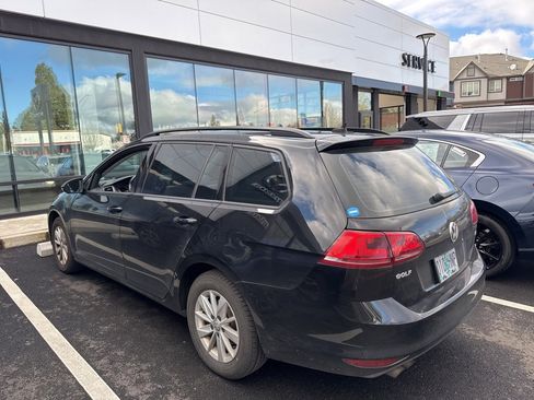 Used 2015 Volkswagen Golf S image 2