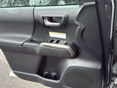 Used 2019 Toyota Tacoma TRD Off-Road image 16