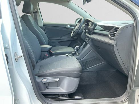 New 2025 Volkswagen Taos SE image 15