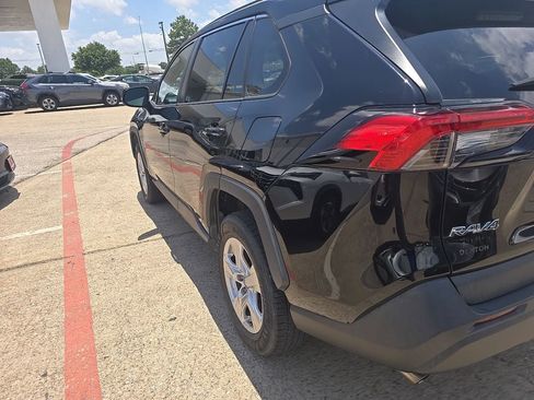 Used 2020 Toyota RAV4 XLE FWD image 5