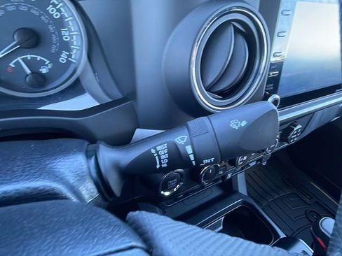 Used 2020 Toyota Tacoma TRD Off-Road w/ Technology Package image 25