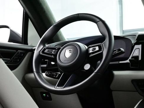 Certified 2025 Porsche Macan Turbo Electric AWD/4WD image 20