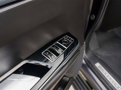 Certified 2025 Cadillac Escalade Sport Platinum w/ LPO, ONYX Package image 23