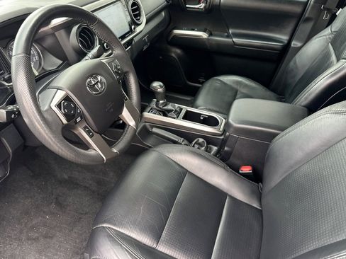 Used 2021 Toyota Tacoma Limited w/ Nightshade Package image 10