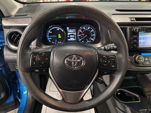 Used 2018 Toyota RAV4 LE AWD/4WD image 13