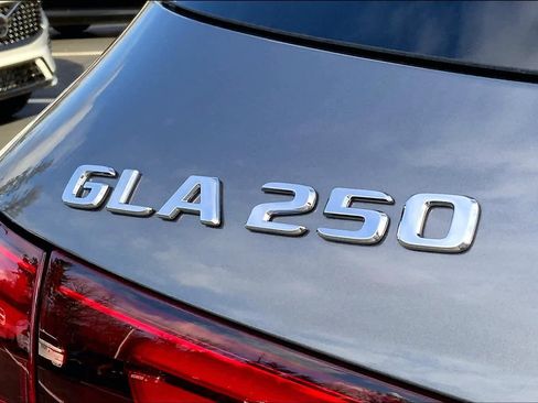 Used 2025 Mercedes-Benz GLA 250 4MATIC image 7