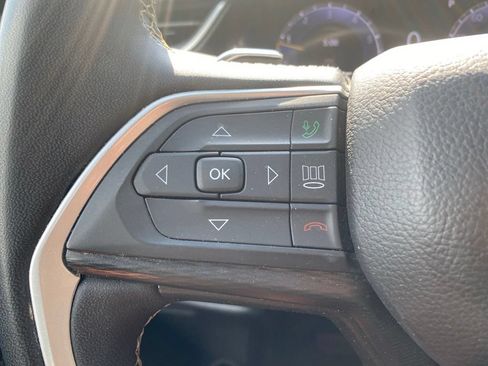 Used 2024 Jeep Grand Cherokee L Laredo RWD image 18