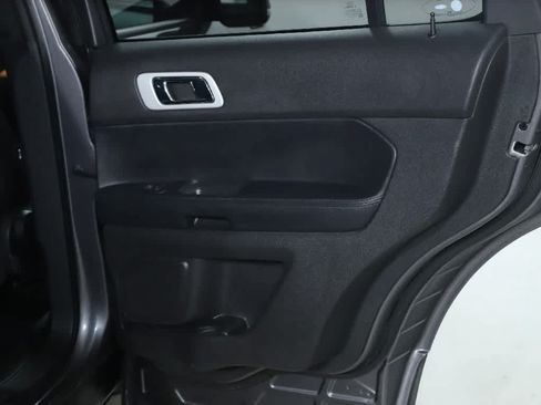 Used 2013 Ford Explorer XLT AWD/4WD image 34