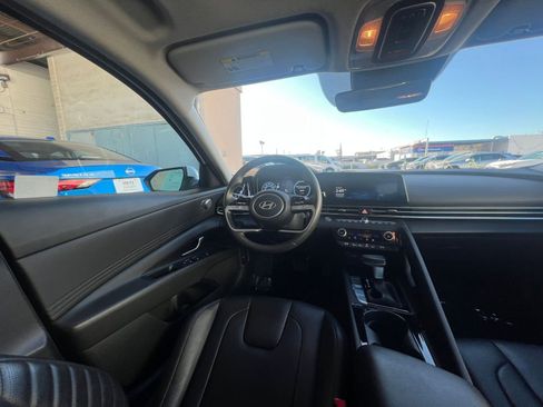 Used 2025 Hyundai Elantra Limited image 34